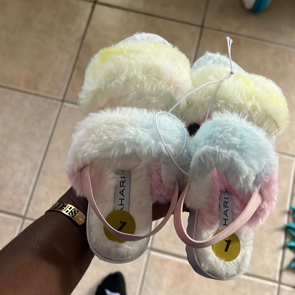 NWT kids sandals